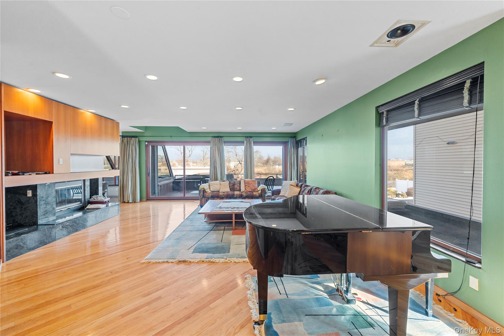 #8 photo, 2829 Frankel Boulevard, Merrick , NY 11566