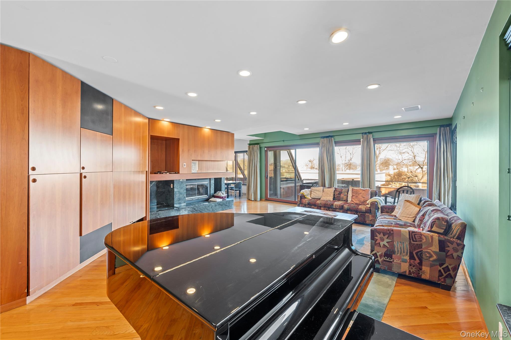 #9 photo, 2829 Frankel Boulevard, Merrick , NY 11566