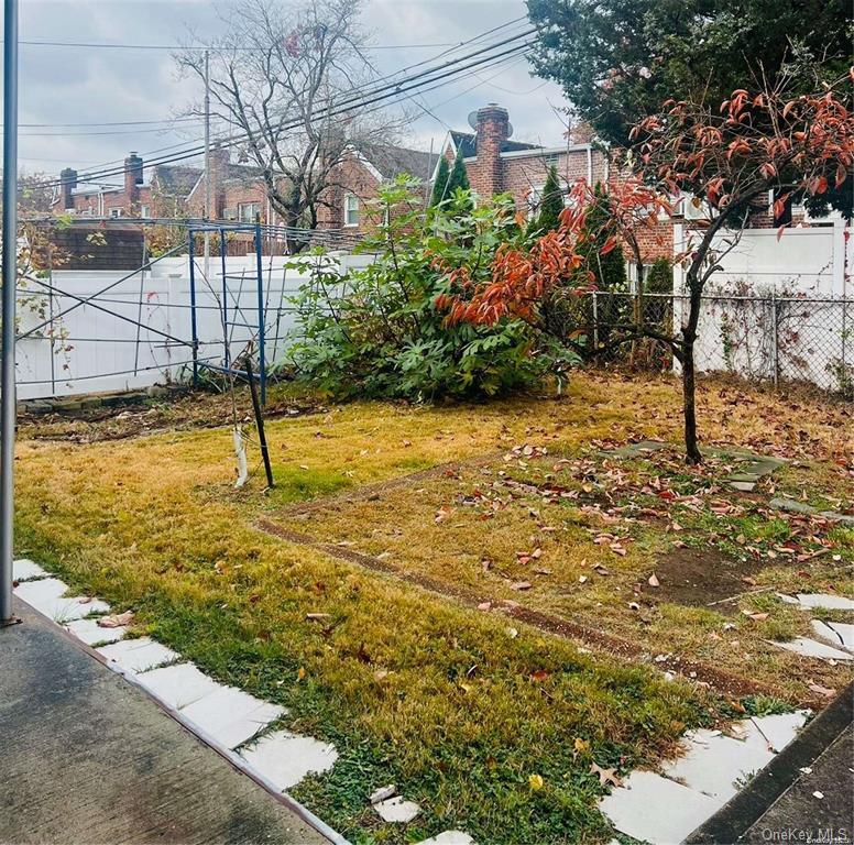 #11 photo, 43-44 195th Street, Flushing , NY 11358