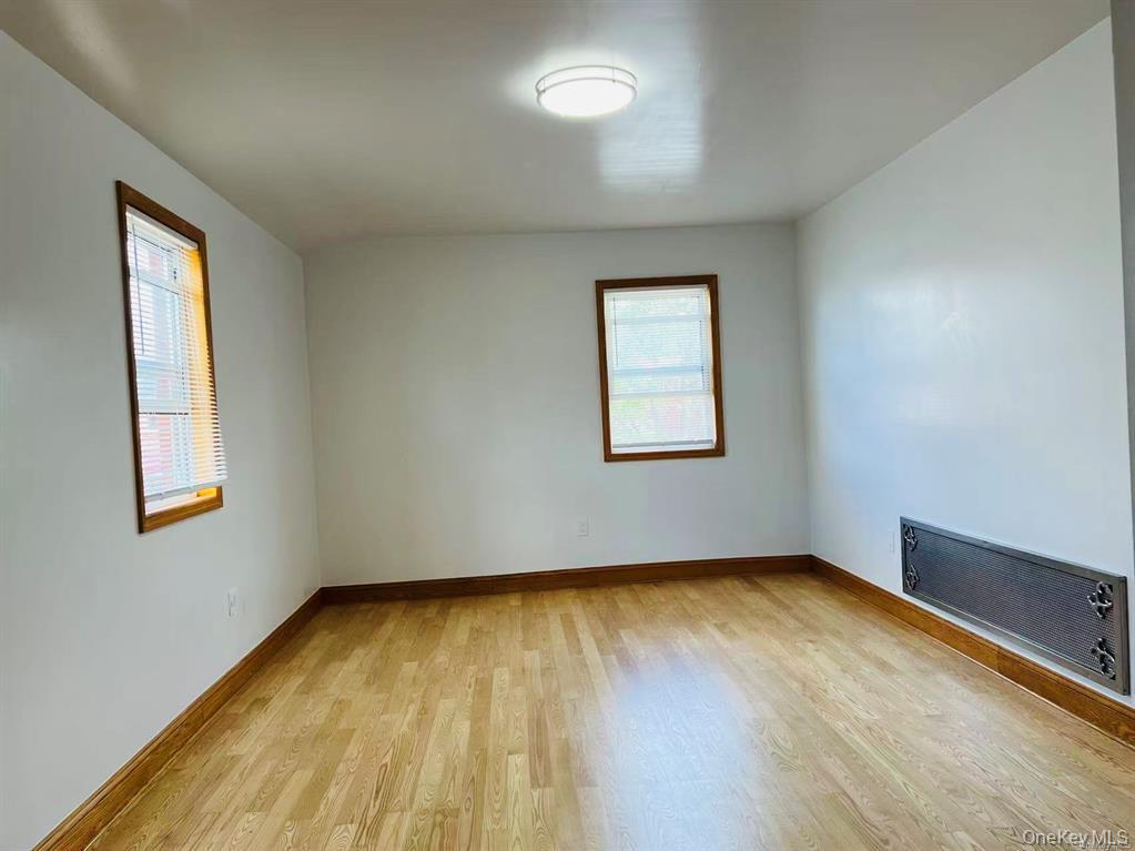 #7 photo, 43-44 195th Street, Flushing , NY 11358