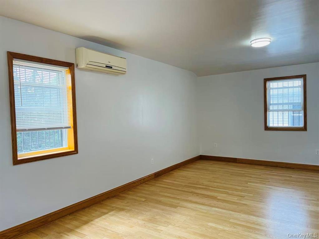 #9 photo, 43-44 195th Street, Flushing , NY 11358