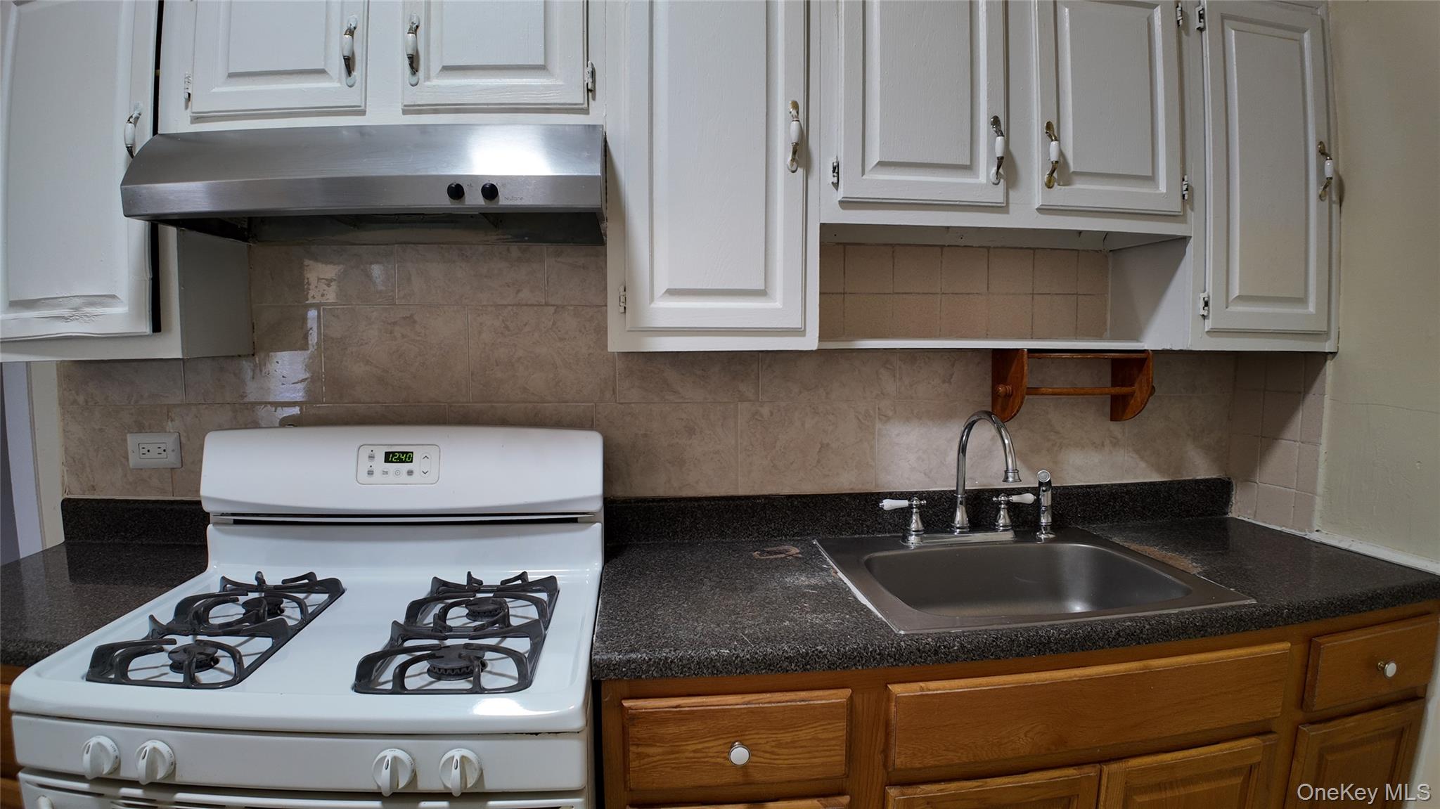 #4 photo, 8 Morris Crescent, Yonkers , NY 10705