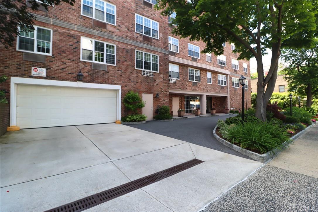 #12 photo, 2 Old Mamaroneck Road, White Plains , NY 10605