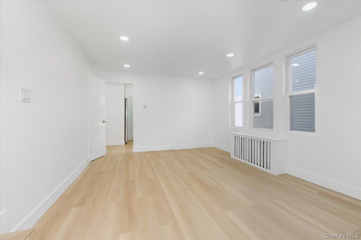 #8 photo, 1833 Hone Avenue, Bronx , NY 10461