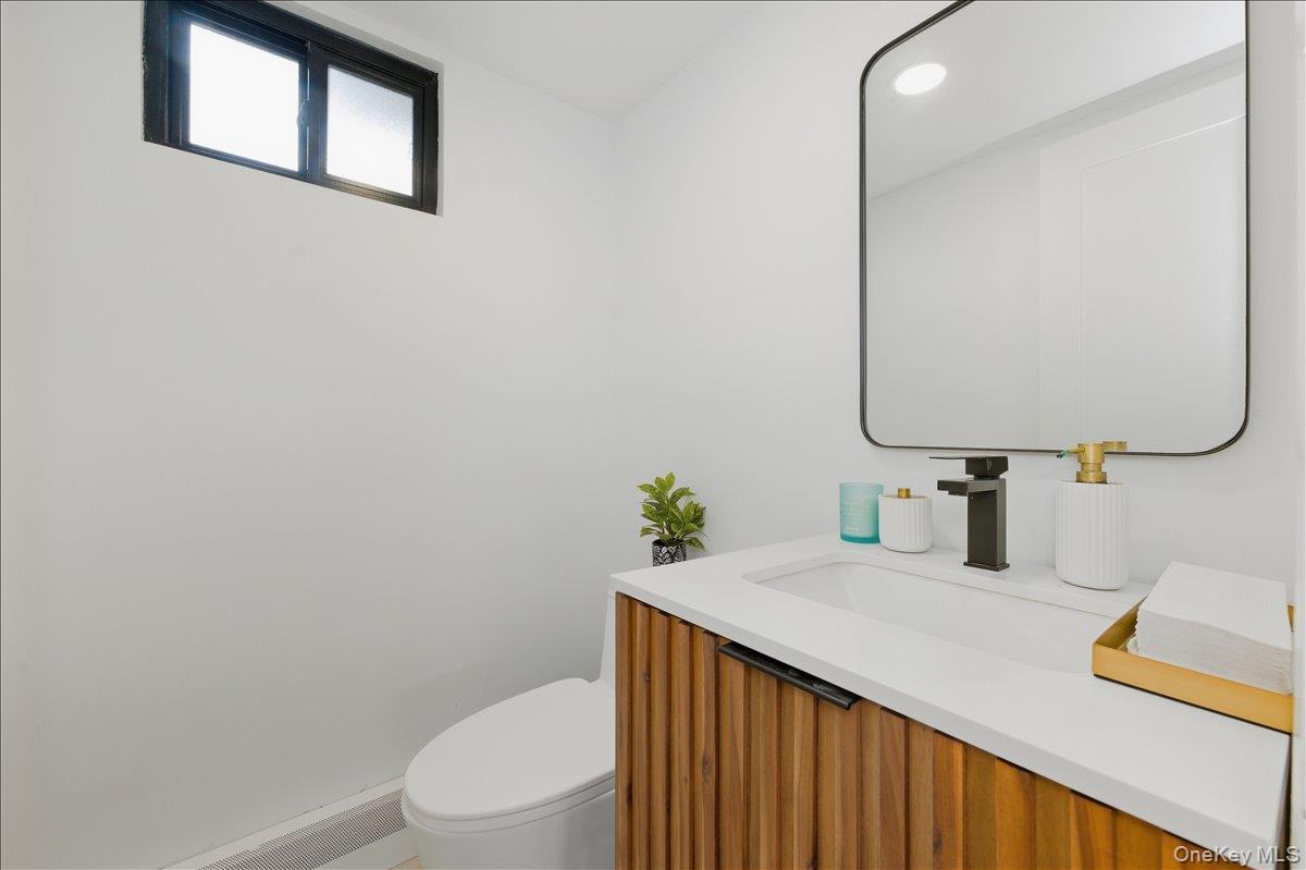 #20 photo, 957 Cherrywood Drive, Baldwin , NY 11510