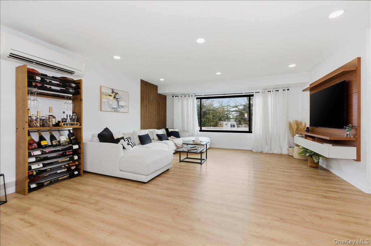 #8 photo, 957 Cherrywood Drive, Baldwin , NY 11510