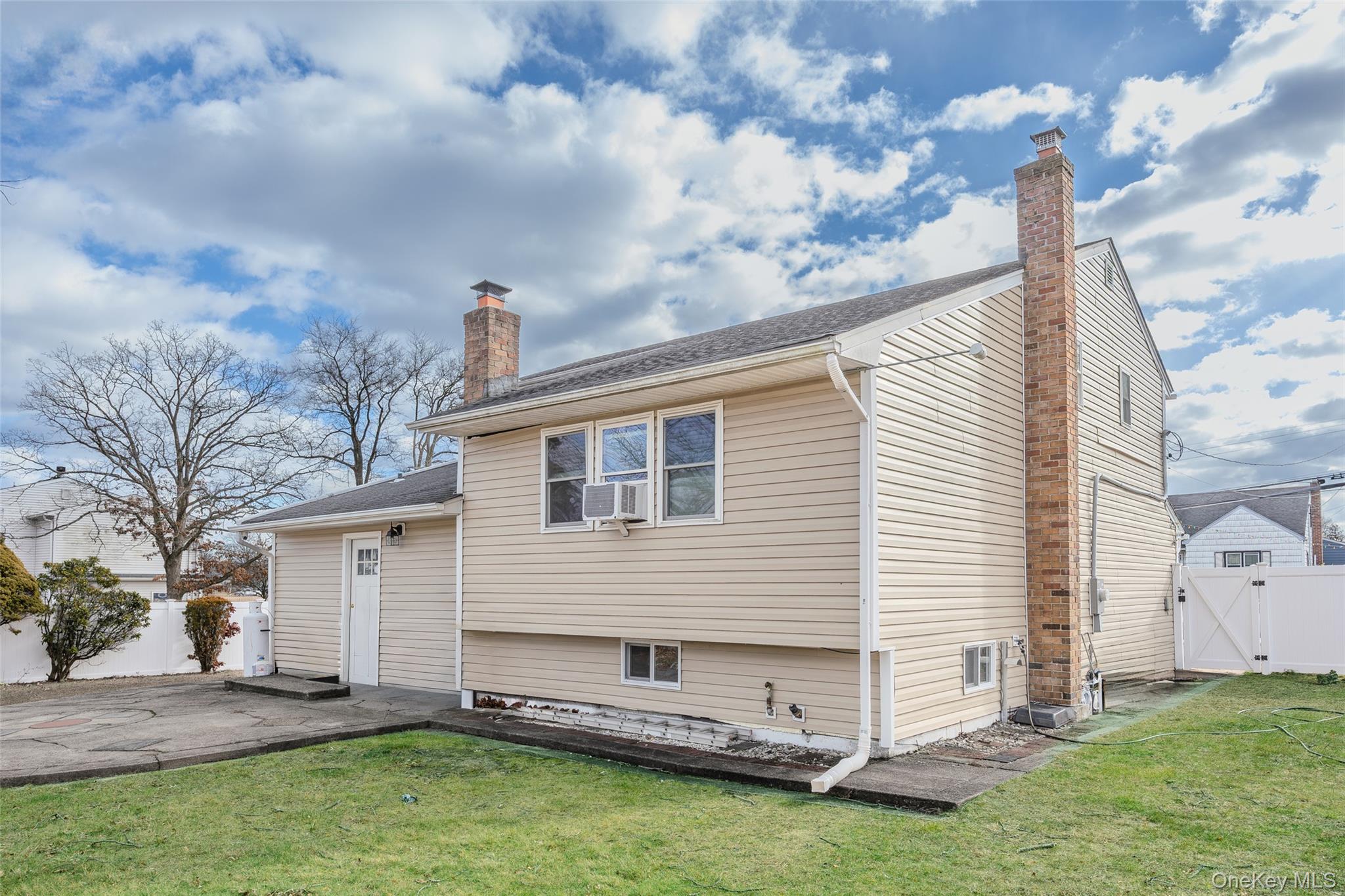 #6 photo, 1042 11th Street, West Babylon , NY 11704