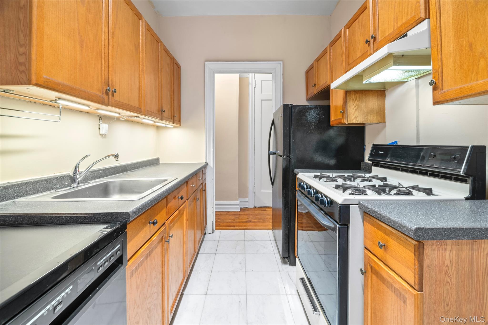 #10 photo, 3720 81 Strret, 뉴욕퀸즈 Jackson Heights , NY 11372