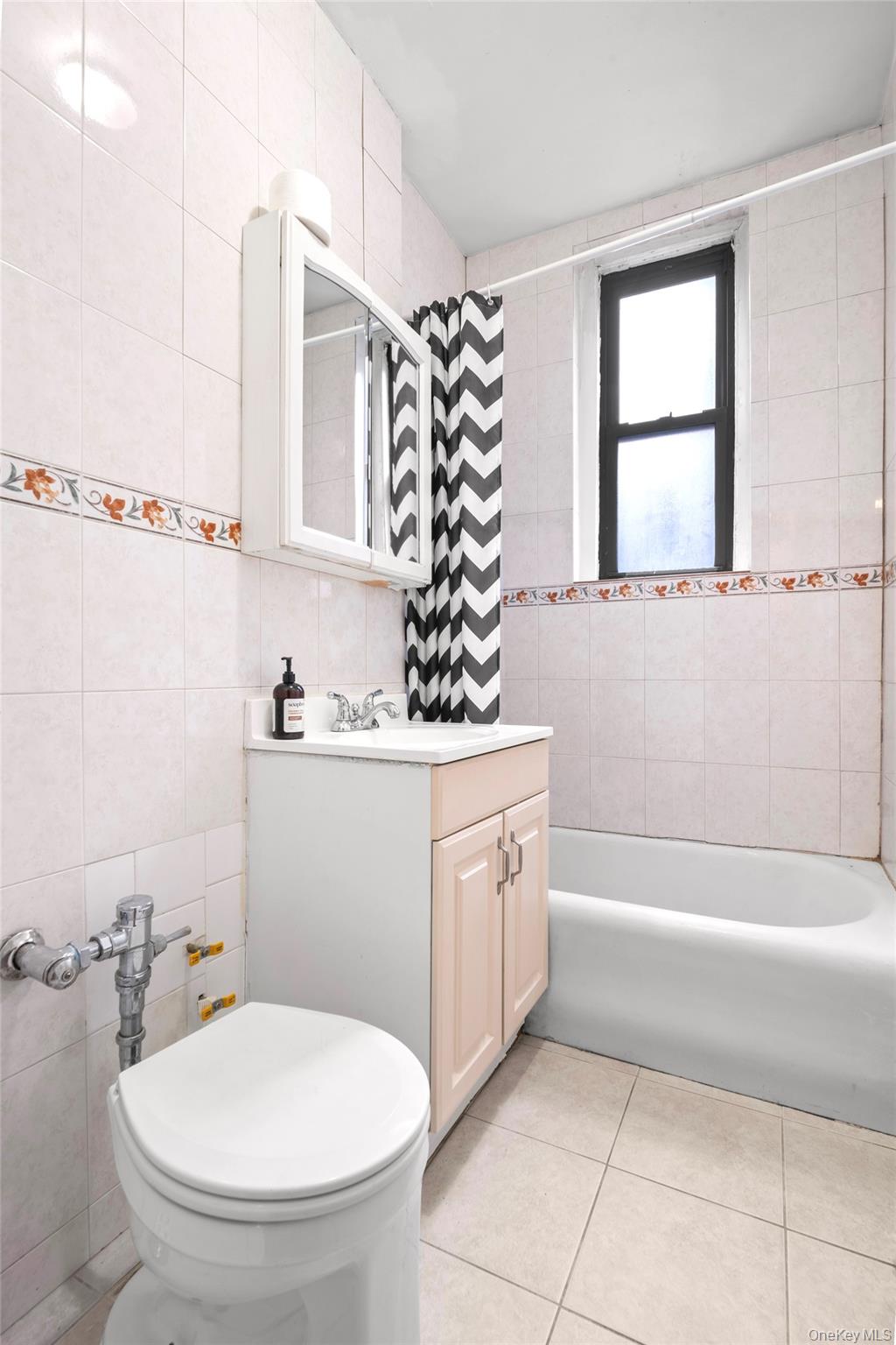 #12 photo, 3720 81 Strret, 뉴욕퀸즈 Jackson Heights , NY 11372