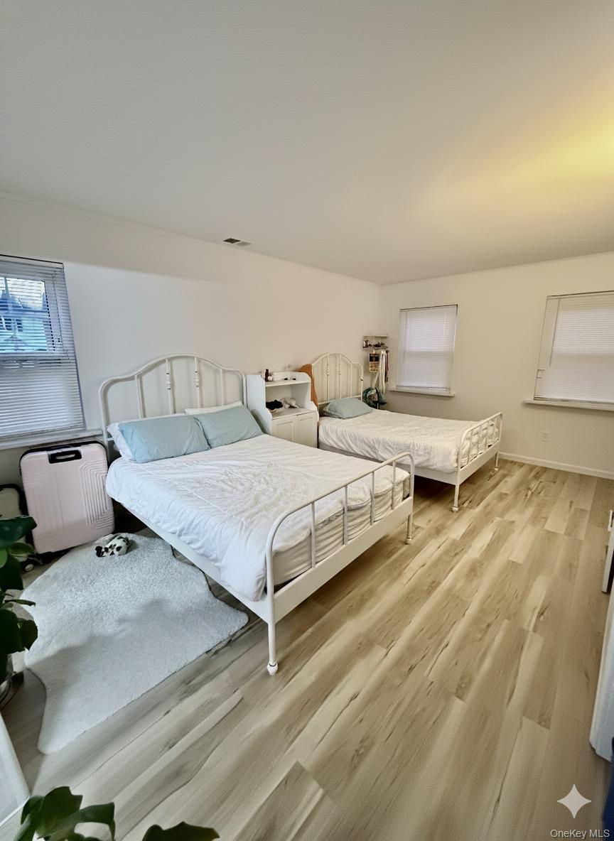 #5 photo, 128 Santa Barbara Drive, Plainview , NY 11803