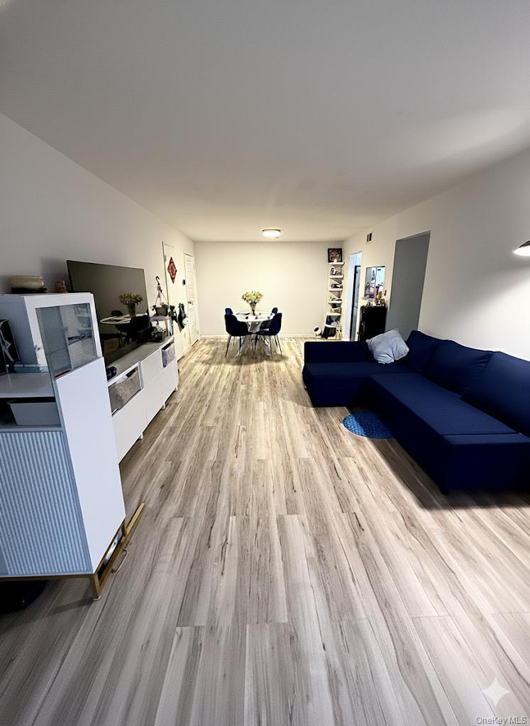 #9 photo, 128 Santa Barbara Drive, Plainview , NY 11803