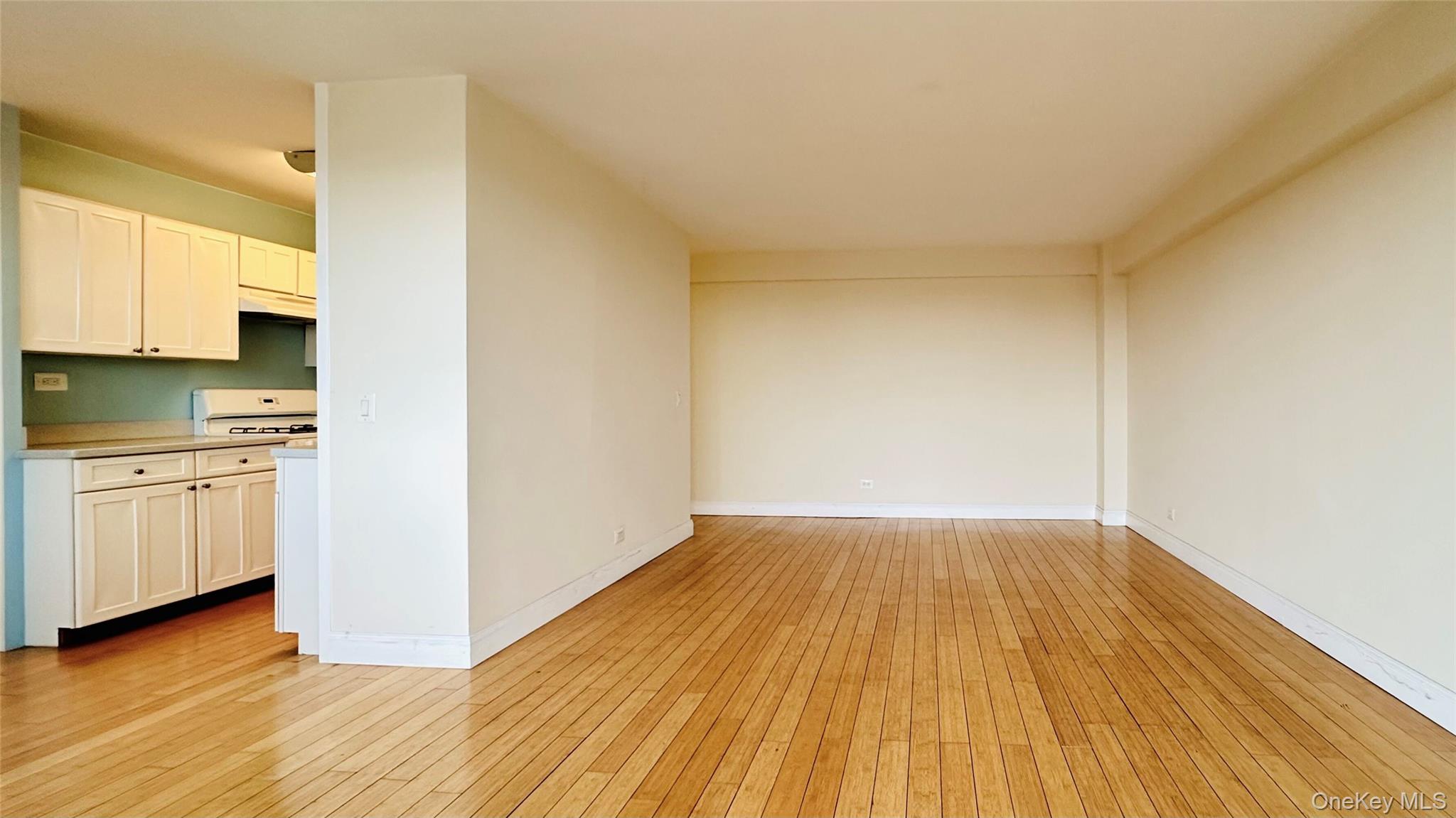 #11 photo, 880 Boynton Avenue, Bronx , NY 10473