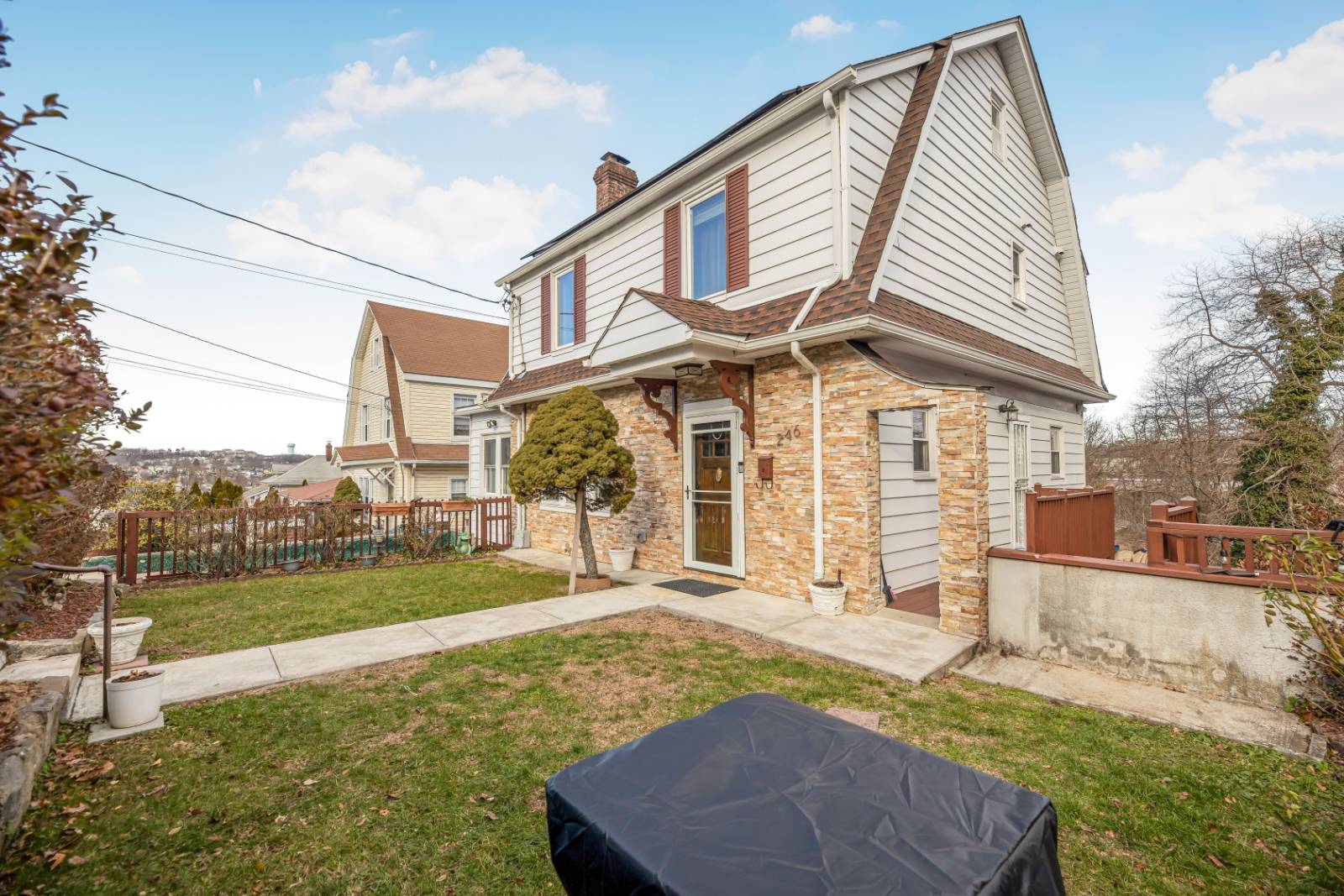 #3 photo, 248 Rockne Rd, Yonkers , NY 10701