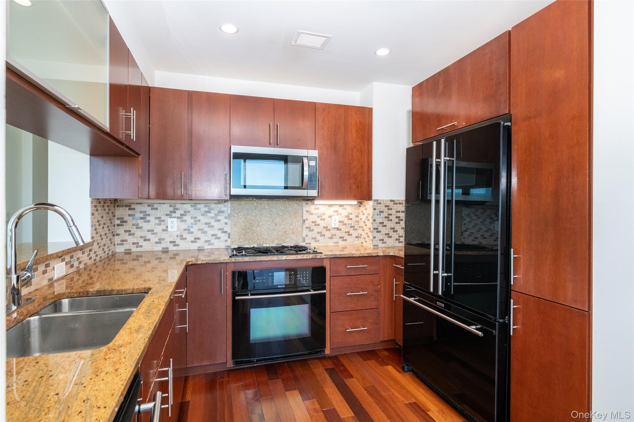 #8 photo, 175 Huguenot Street, New Rochelle , NY 10801