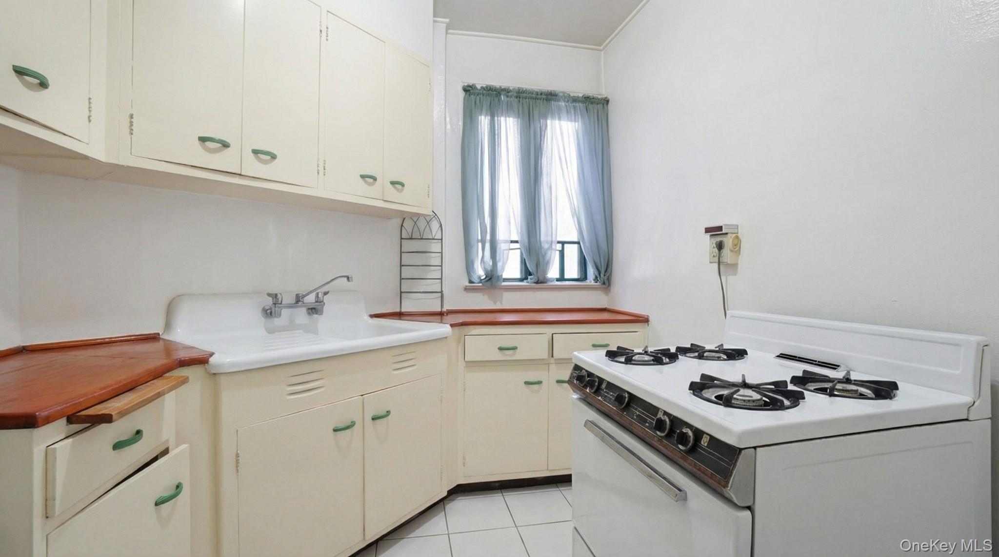 #7 photo, 1491 West Avenue, Bronx , NY 10462