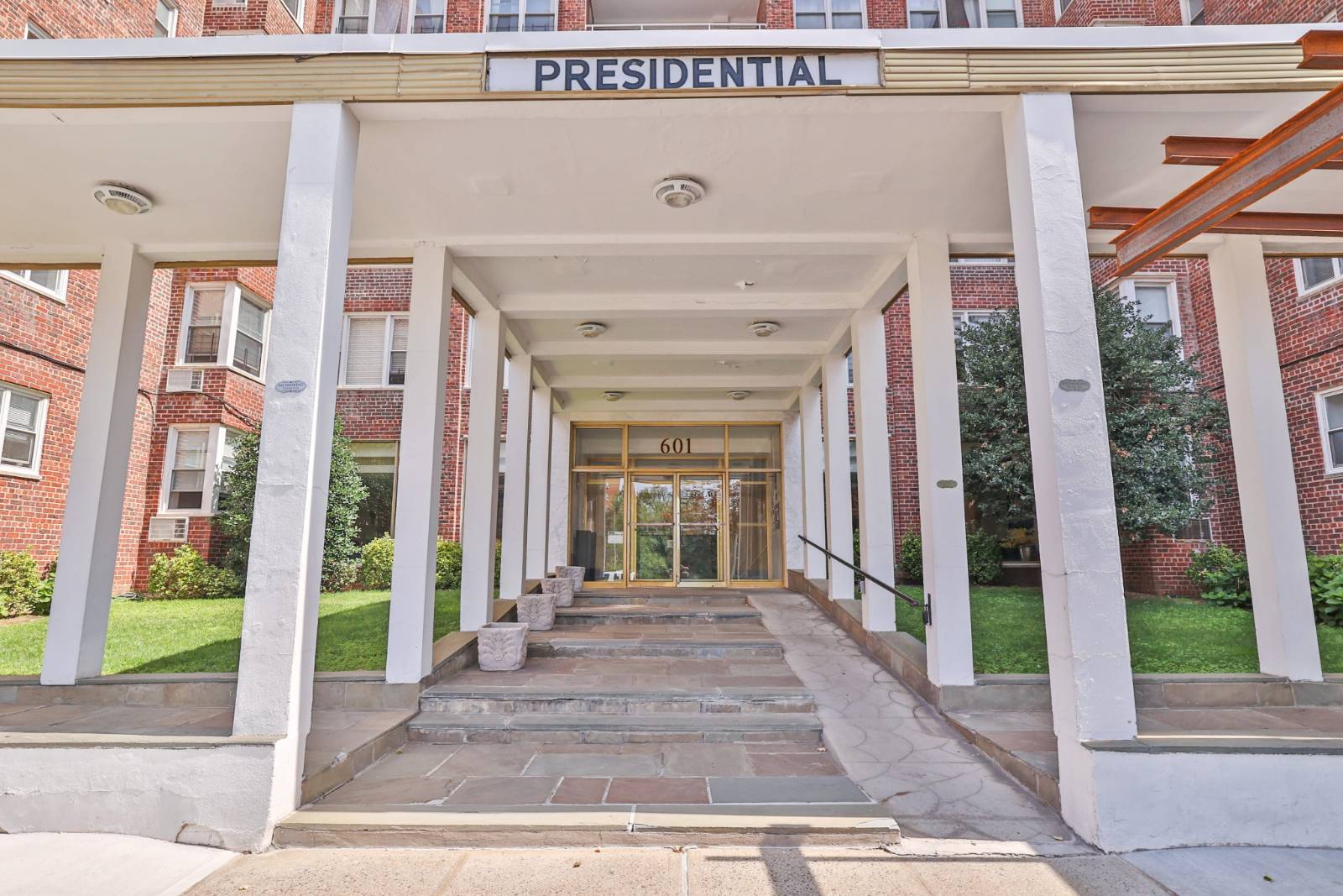 #17 photo, 601 Kappock Street, #5E, Spuyten Duyvil , NY 10463