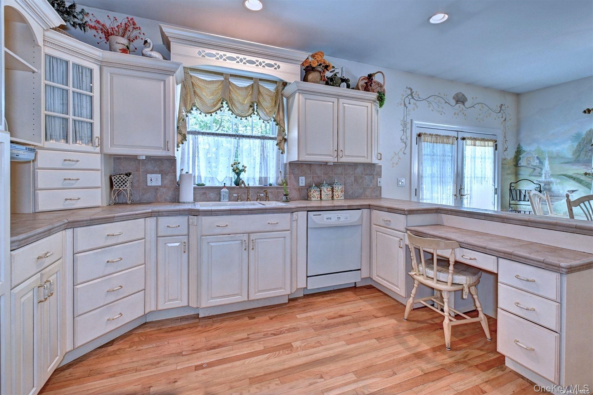 #15 photo, 3 Leahs, מחוז סאפוק Smithtown , NY 11787