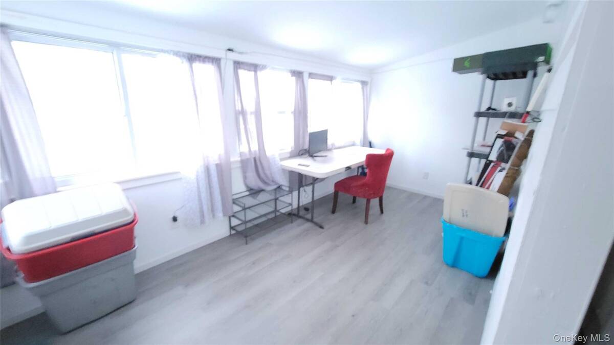 #6 photo, 56 Woodcliff Trail, Baiting Hollow , NY 11933