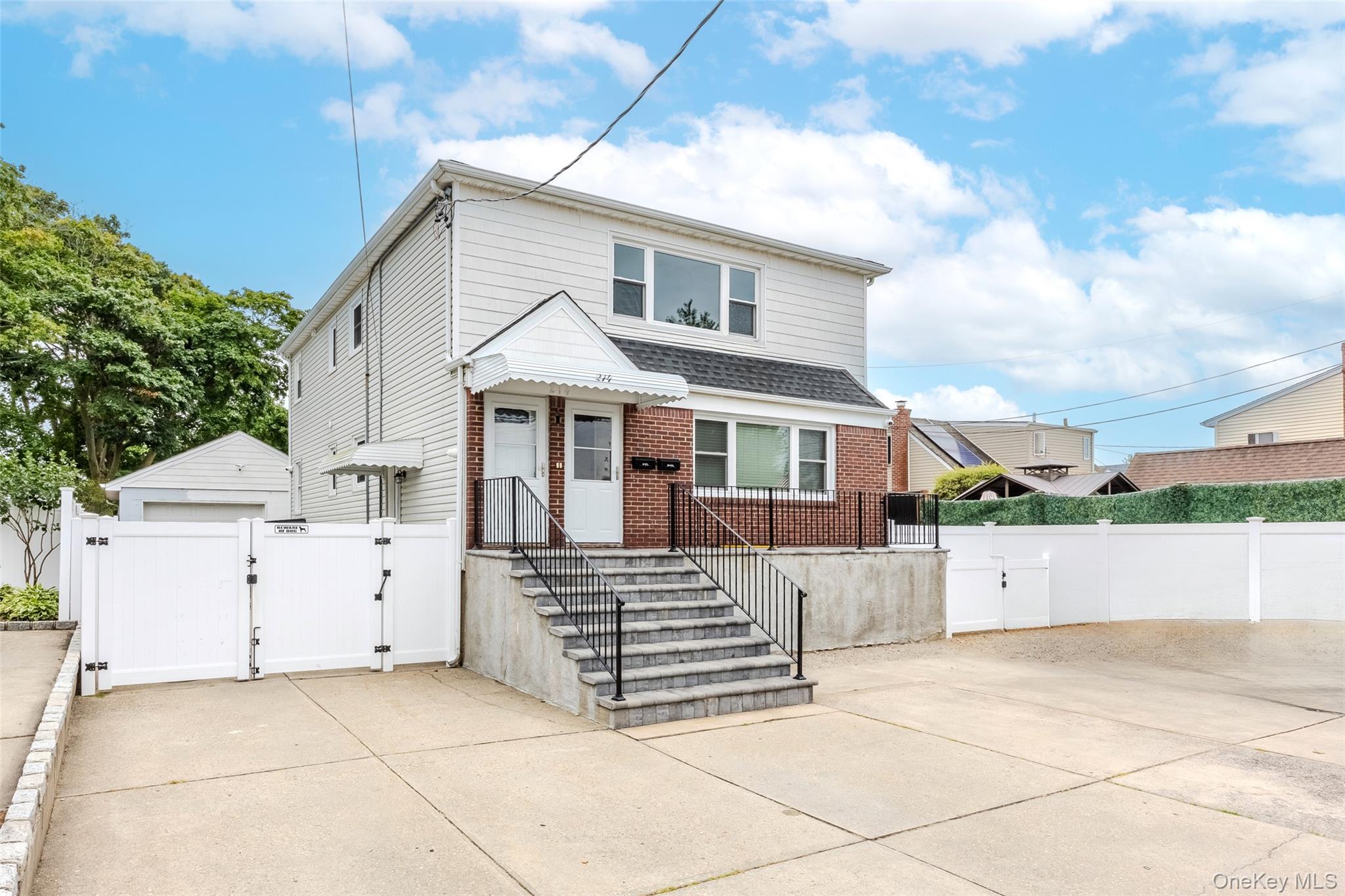 #1 photo, 214 Carman Avenue, नासाउ काउंटी East Rockaway , NY 11518