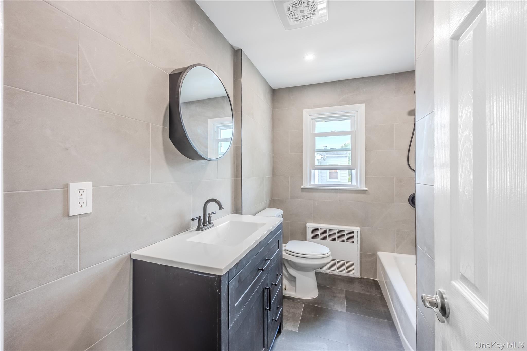 #10 photo, 214 Carman Avenue, नासाउ काउंटी East Rockaway , NY 11518