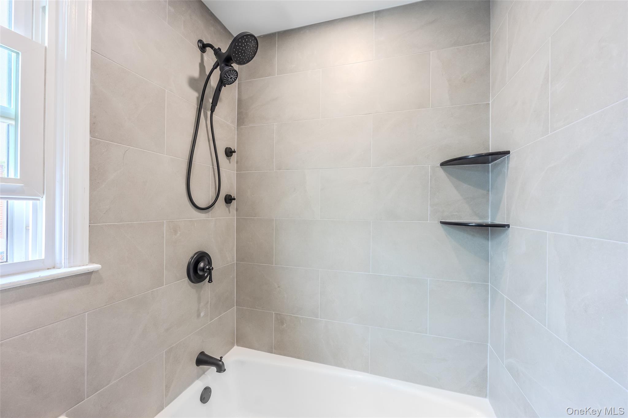 #11 photo, 214 Carman Avenue, नासाउ काउंटी East Rockaway , NY 11518