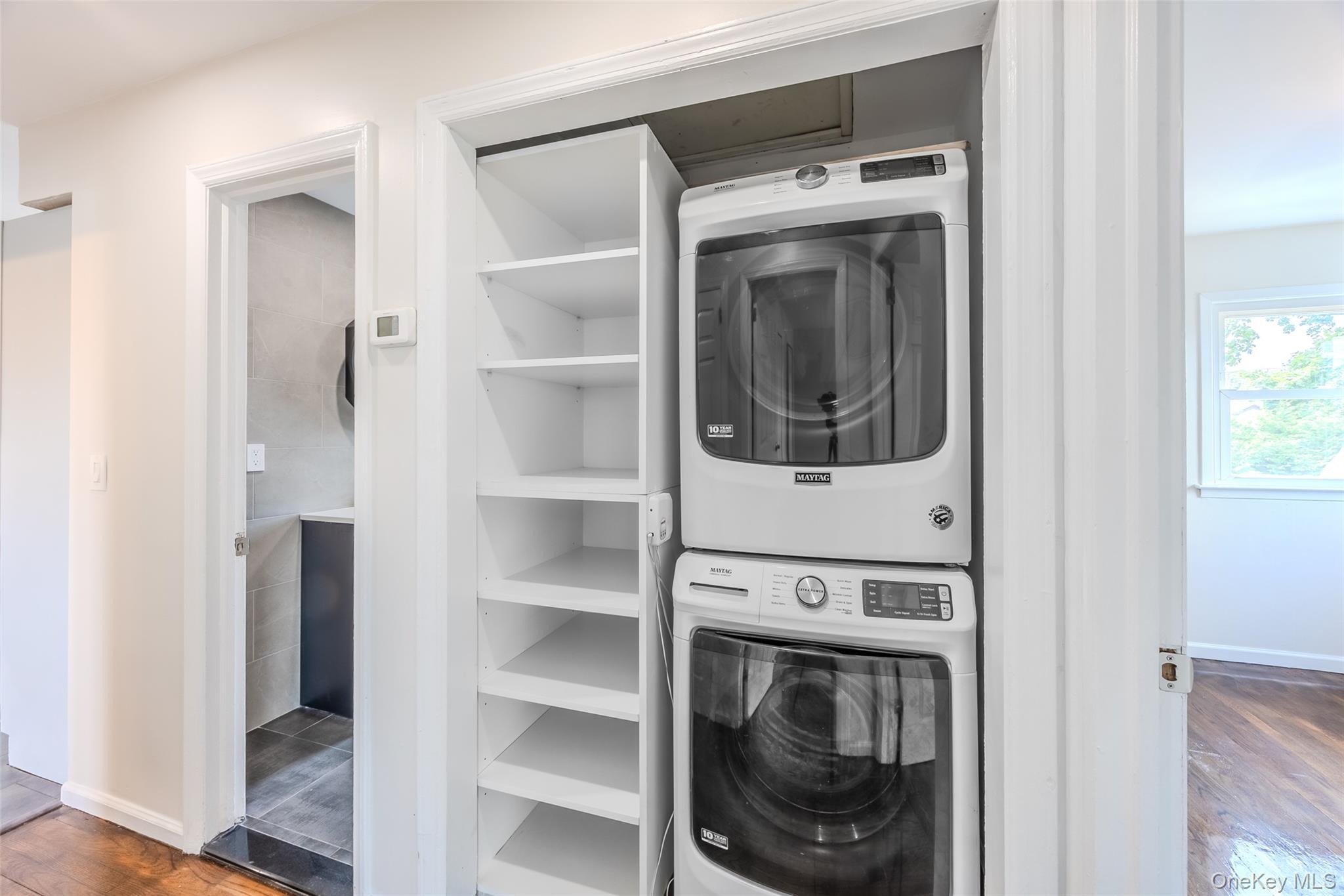 #12 photo, 214 Carman Avenue, नासाउ काउंटी East Rockaway , NY 11518