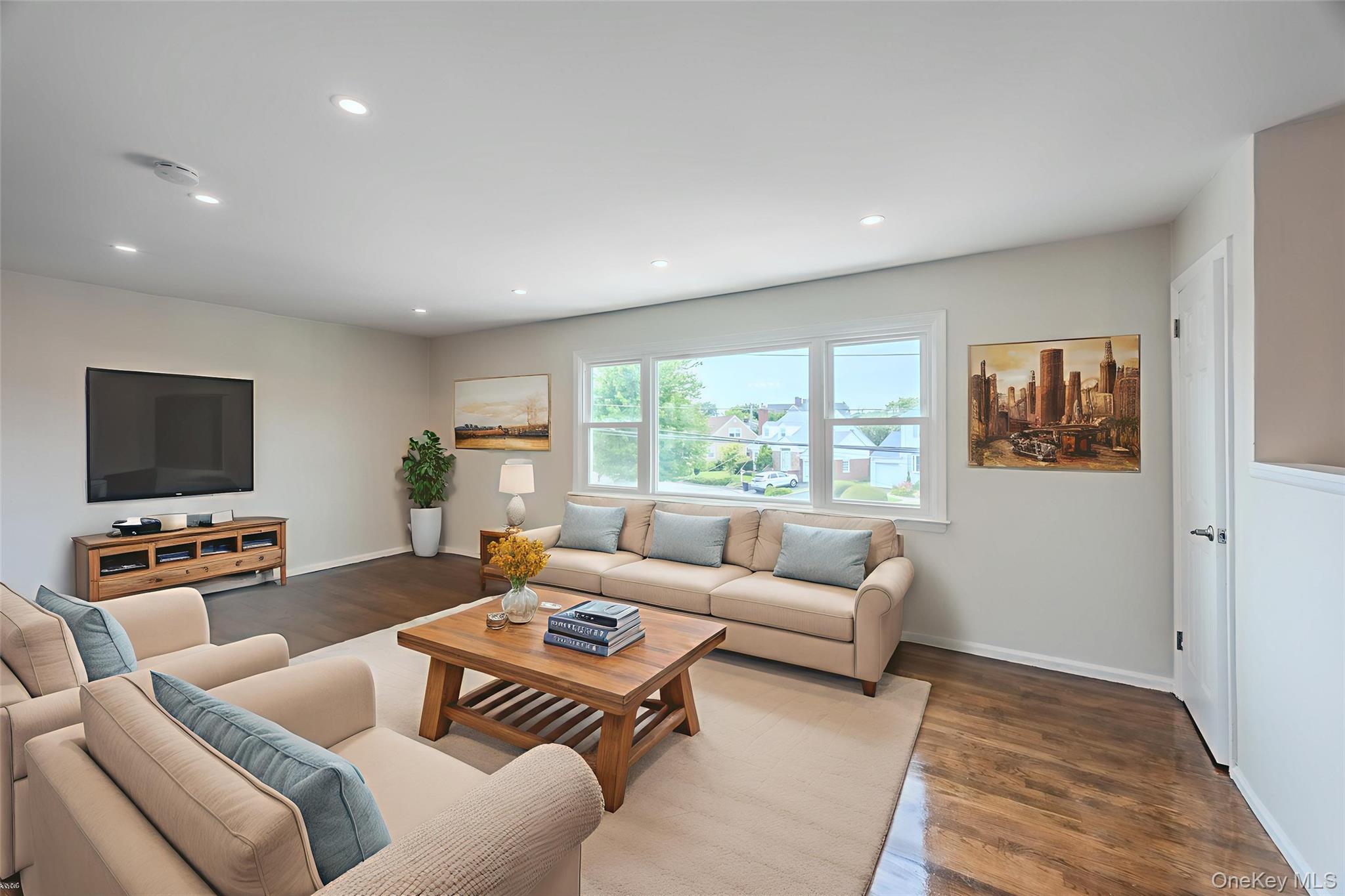 #4 photo, 214 Carman Avenue, नासाउ काउंटी East Rockaway , NY 11518