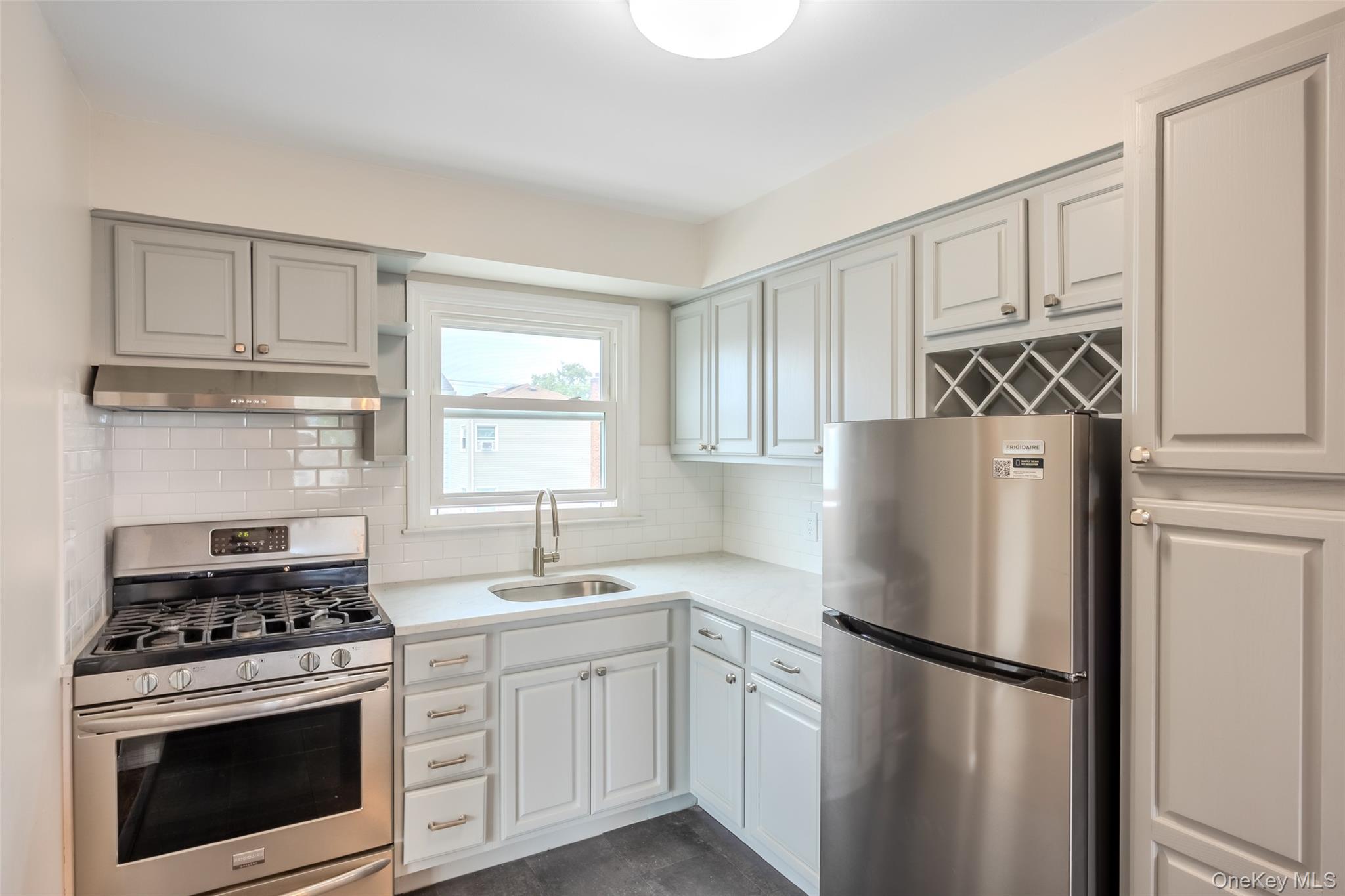 #8 photo, 214 Carman Avenue, नासाउ काउंटी East Rockaway , NY 11518