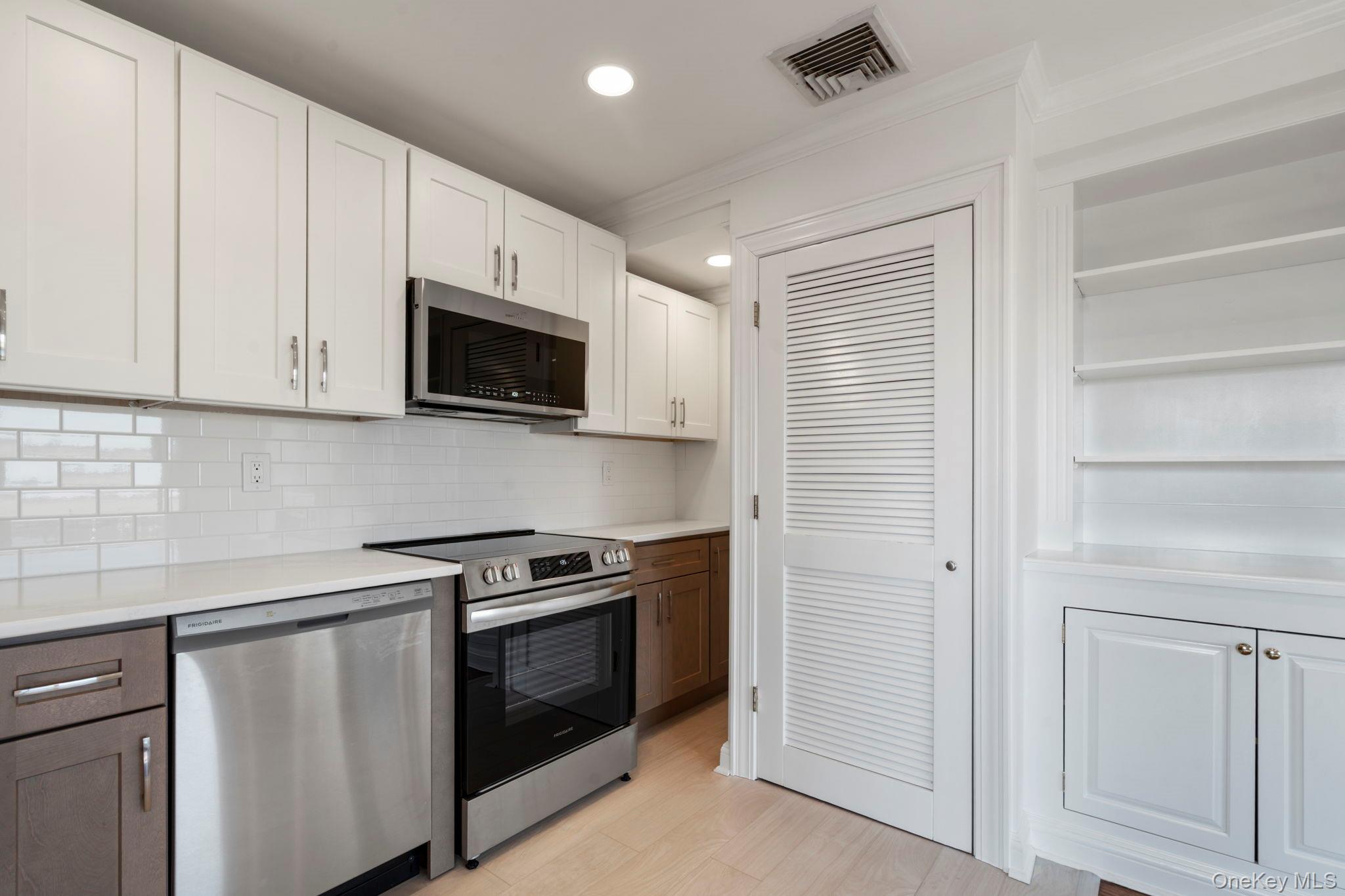 #7 photo, 1 Anchorage, Freeport , NY 11520