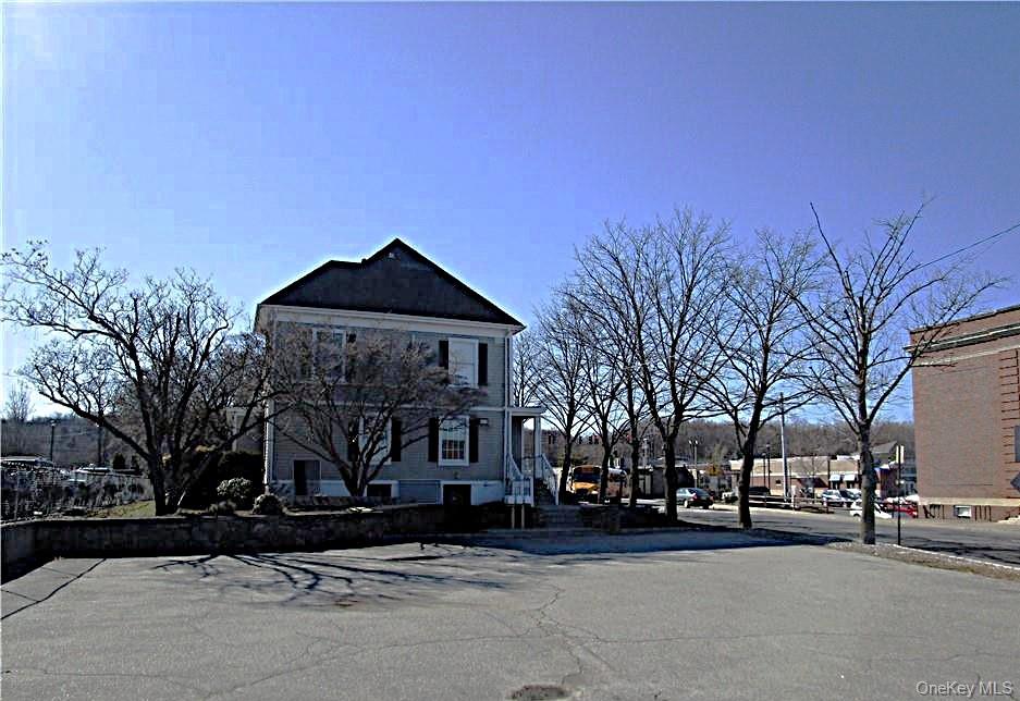 #4 photo, 1952 Commerce Street, Yorktown Heights , NY 10598