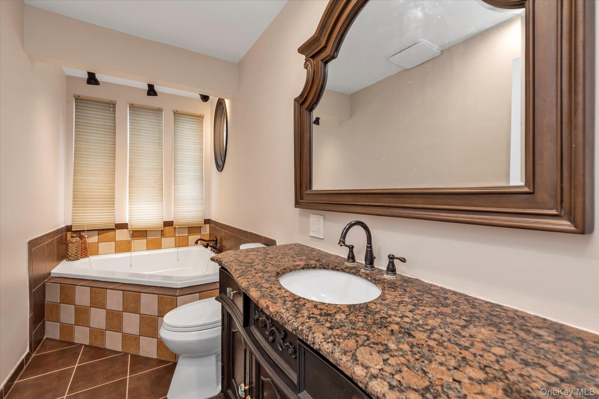 #12 photo, 2451 Joseph Court, 롱 아일랜드 Bellmore , NY 11710