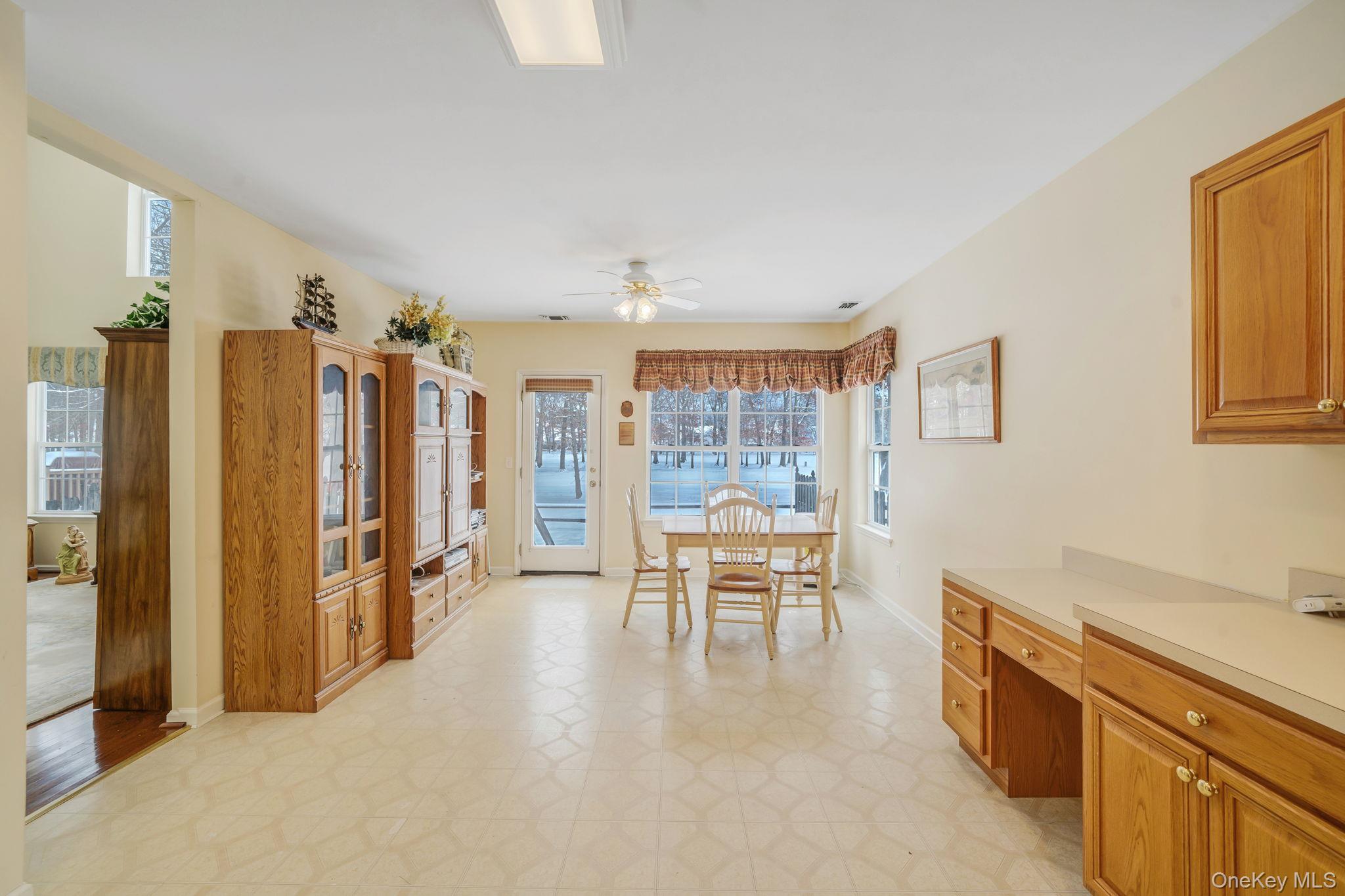 #12 photo, 48 Kate Circle, सफ़ोक काउंटी Middle Island , NY 11953