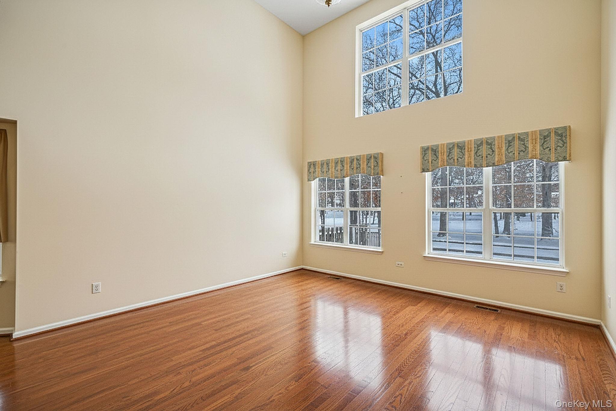 #16 photo, 48 Kate Circle, सफ़ोक काउंटी Middle Island , NY 11953