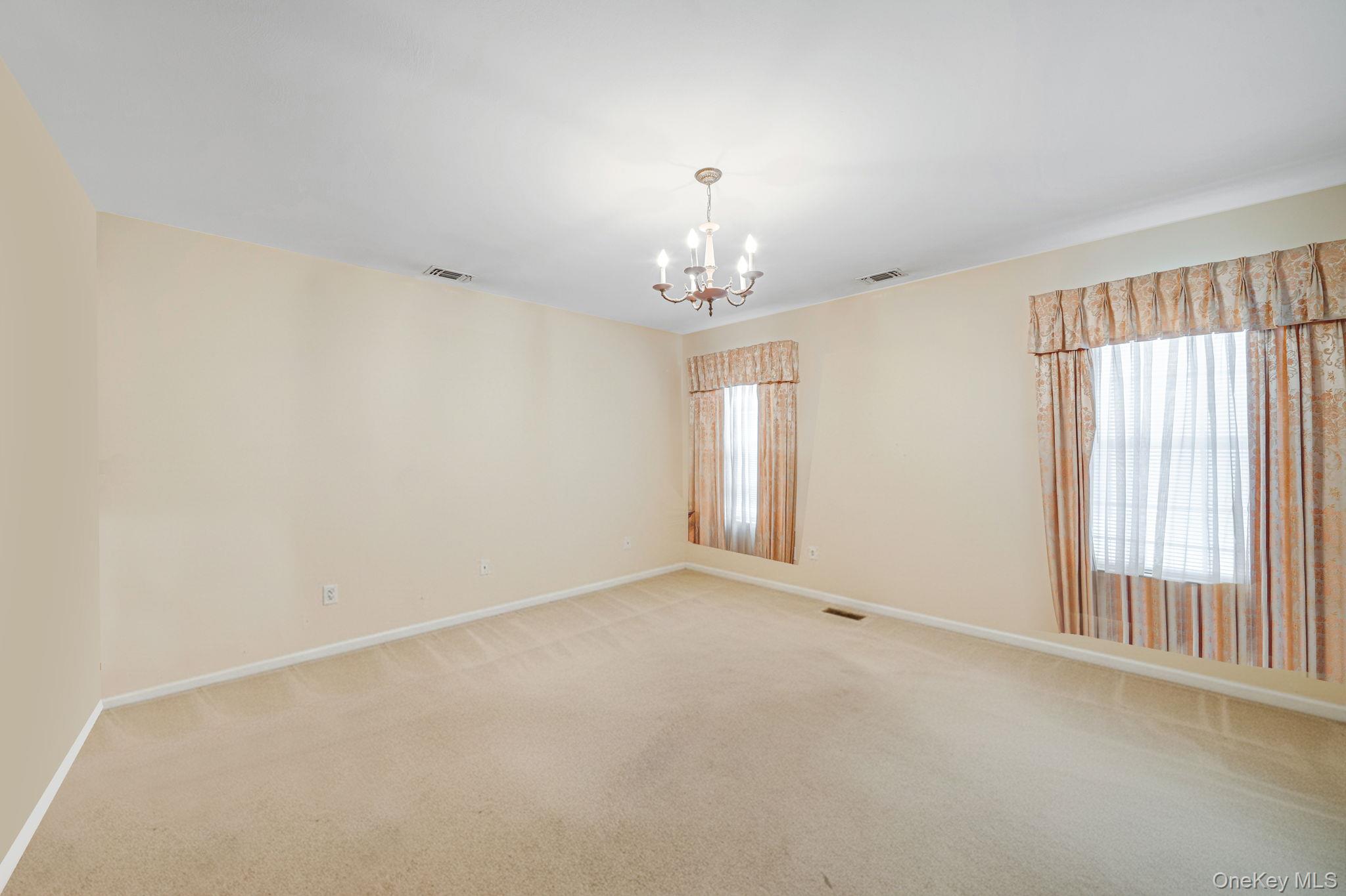 #20 photo, 48 Kate Circle, सफ़ोक काउंटी Middle Island , NY 11953