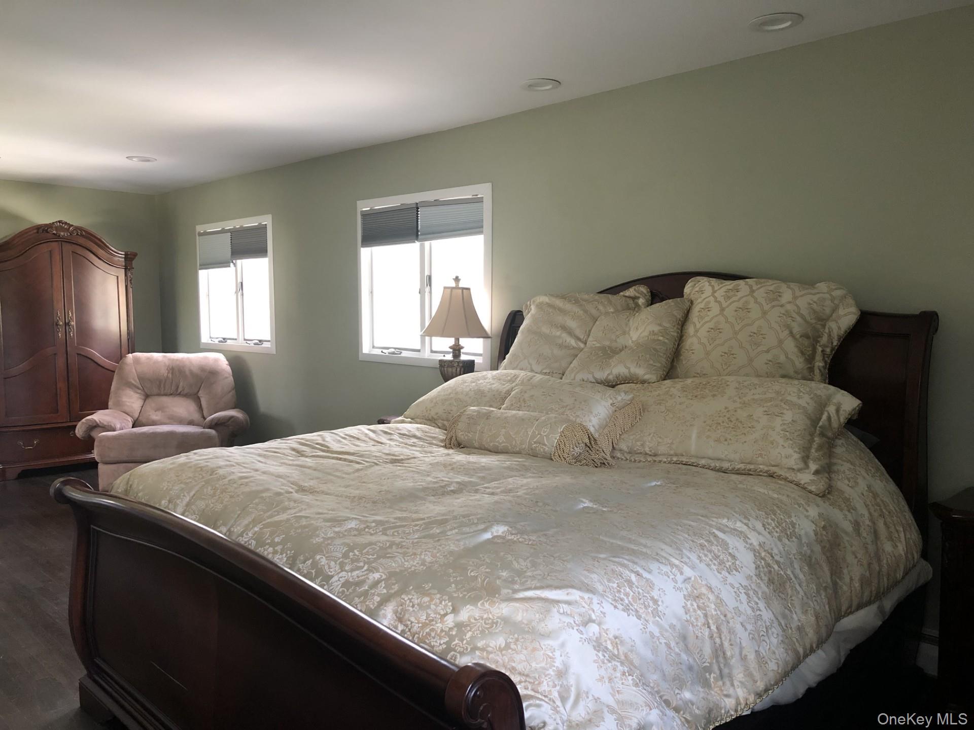 #18 photo, 104 Gail Court, Саффолк ‖ East Northport , NY 11731