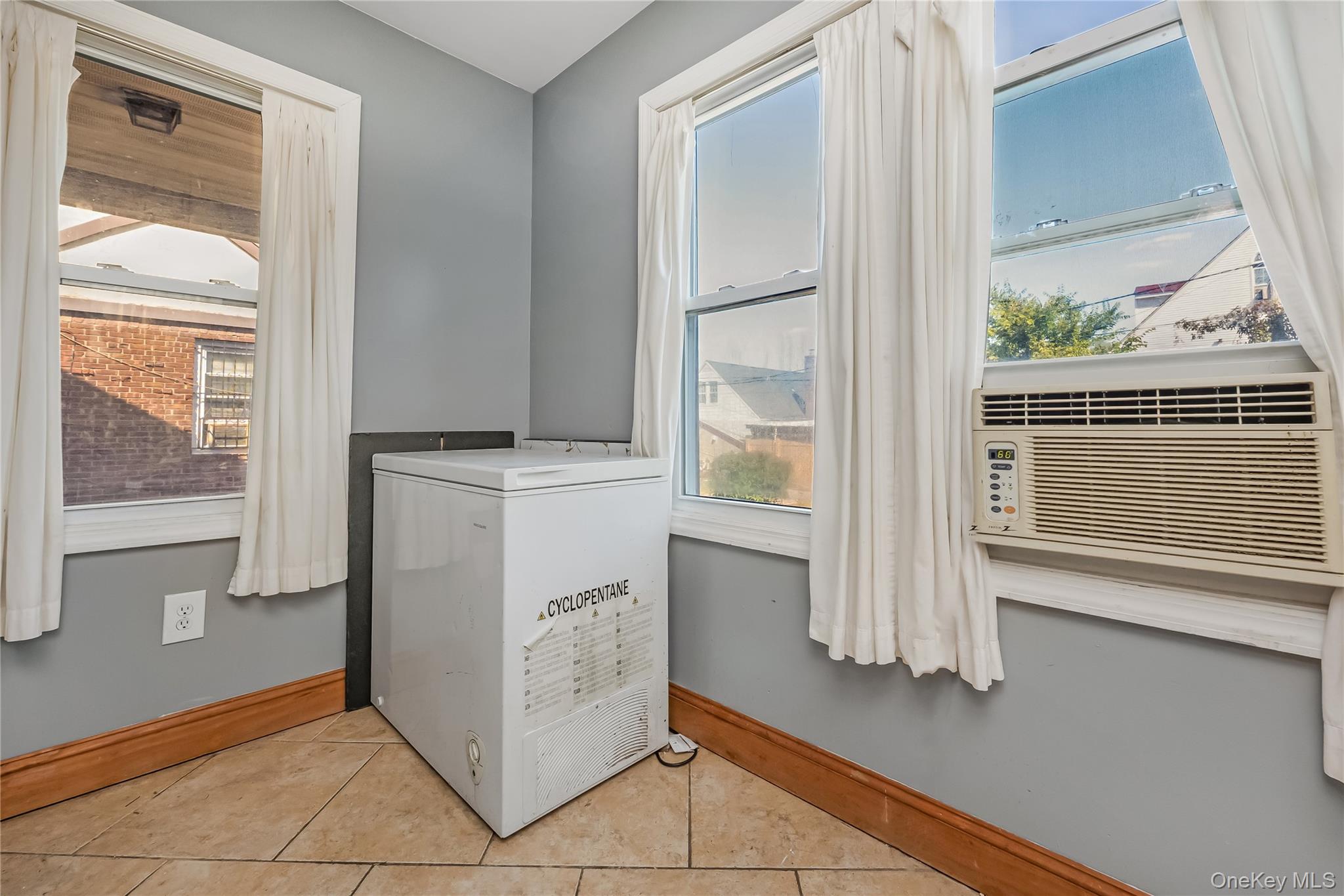 #10 photo, 117-47 222 street, Cambria Heights , NY 11411