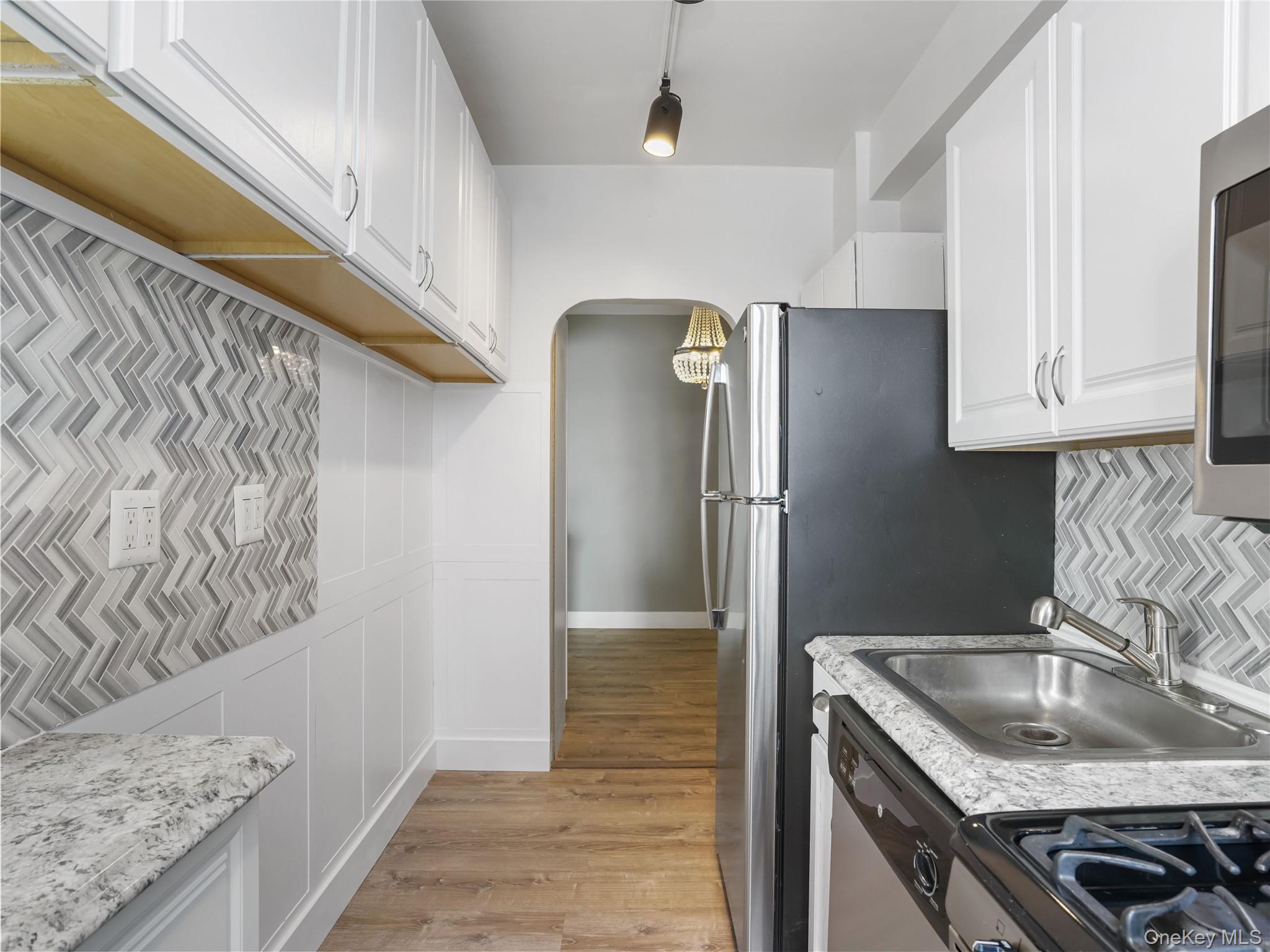 #18 photo, 2 Greenridge Avenue, White Plains , NY 10605