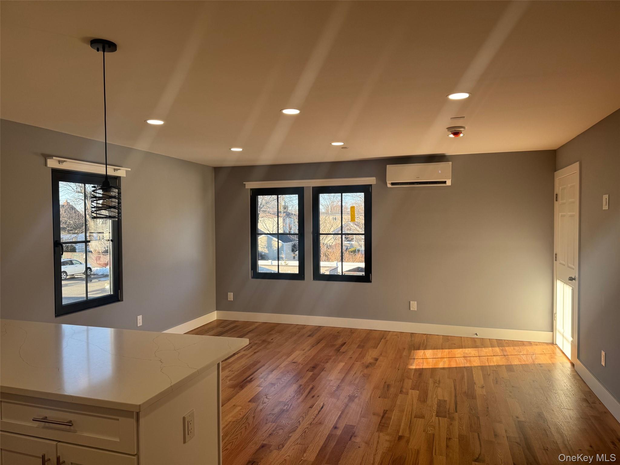 #1 photo, 1035 Montauk Highway, Саффолк ‖ Copiague , NY 11726