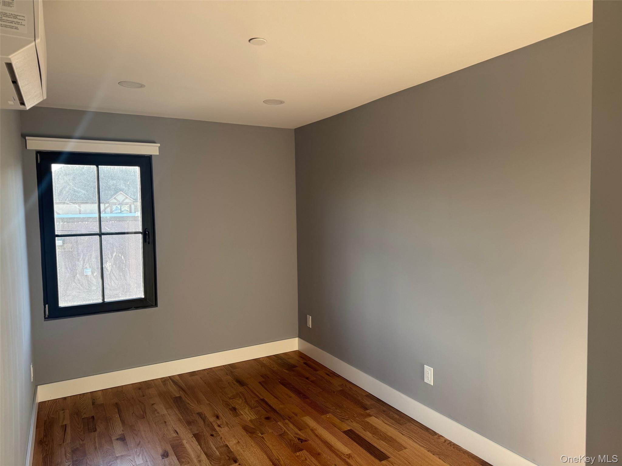 #3 photo, 1035 Montauk Highway, Саффолк ‖ Copiague , NY 11726