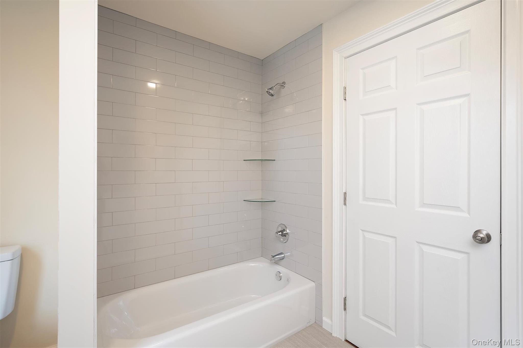 #10 photo, 3 Adelaide Park, सफ़ोक काउंटी Center Moriches , NY 11934