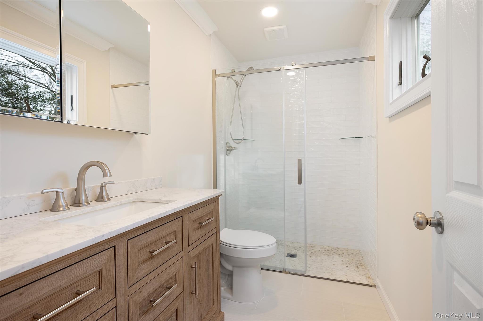 #12 photo, 3 Adelaide Park, सफ़ोक काउंटी Center Moriches , NY 11934