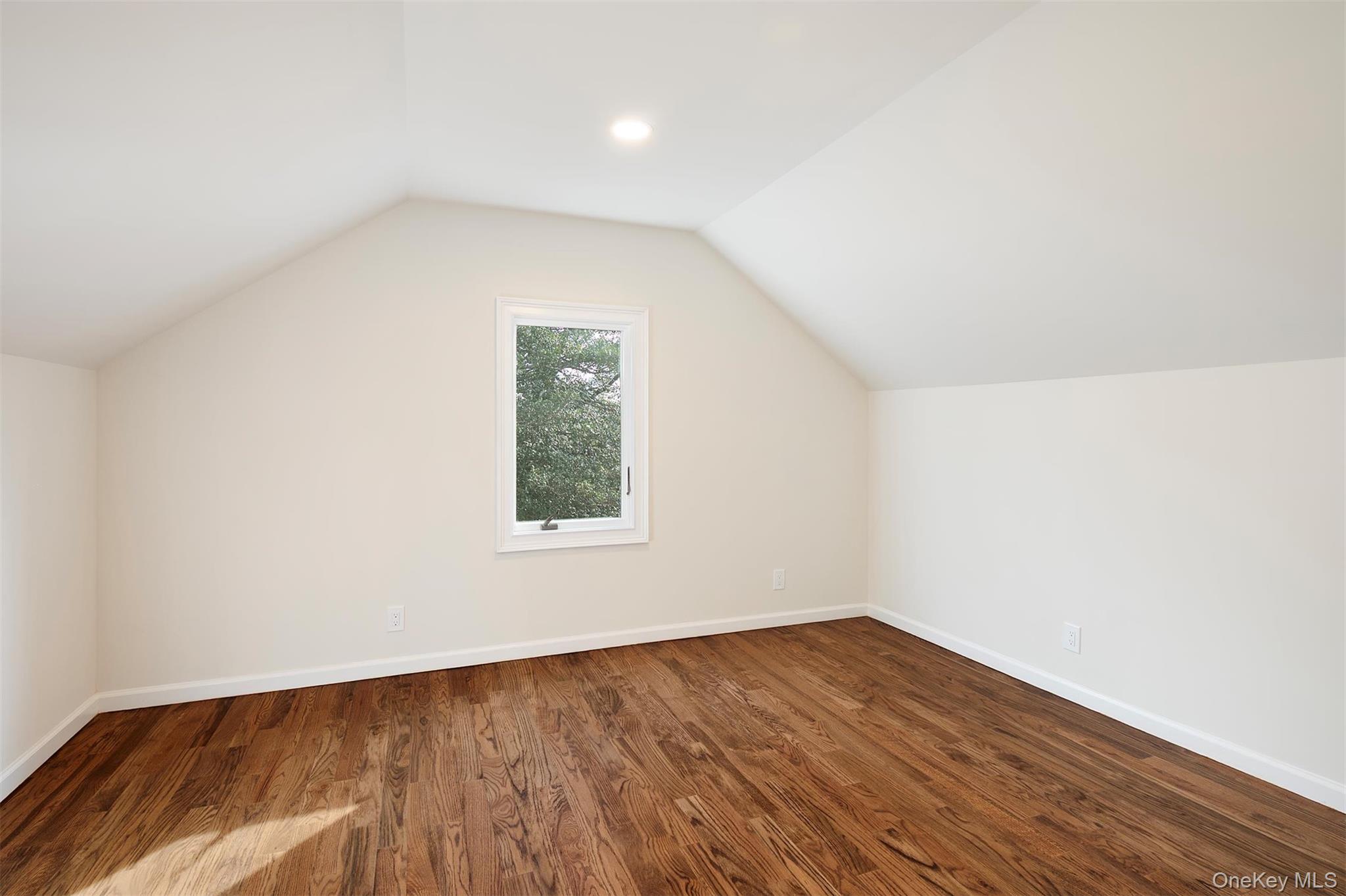 #14 photo, 3 Adelaide Park, सफ़ोक काउंटी Center Moriches , NY 11934