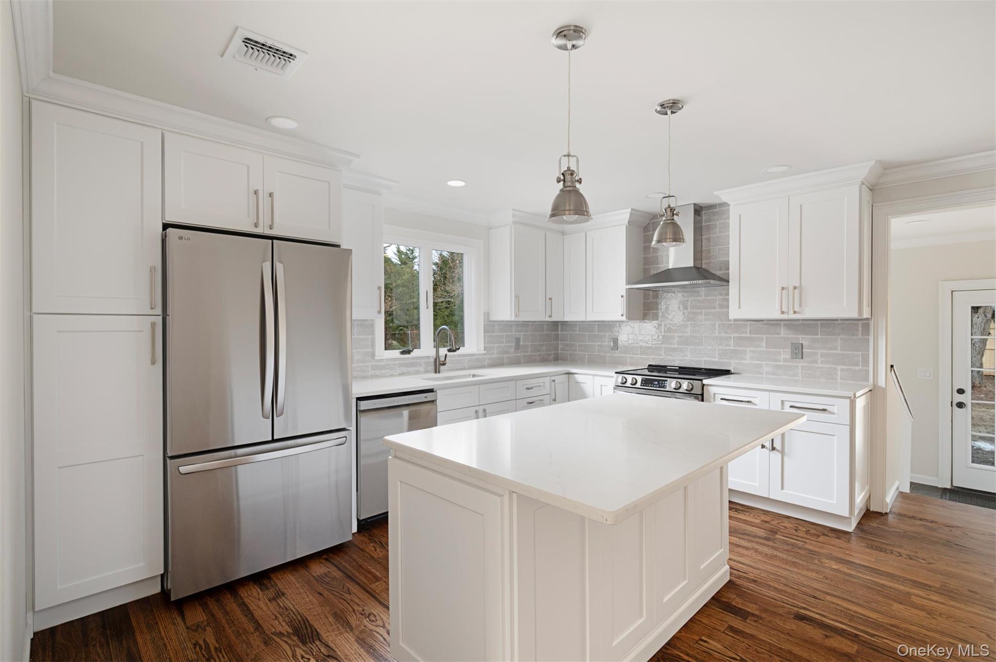 #2 photo, 3 Adelaide Park, सफ़ोक काउंटी Center Moriches , NY 11934