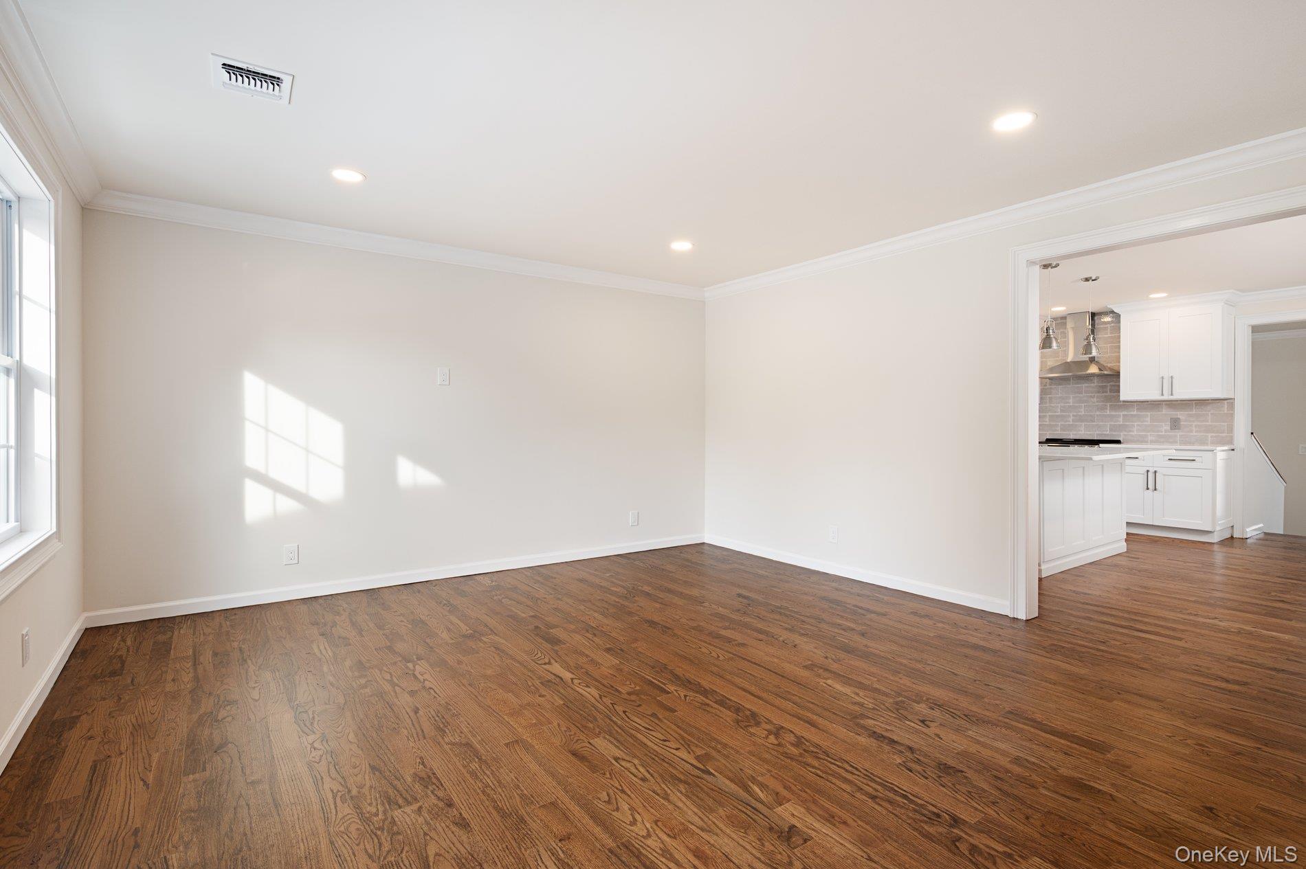 #5 photo, 3 Adelaide Park, सफ़ोक काउंटी Center Moriches , NY 11934