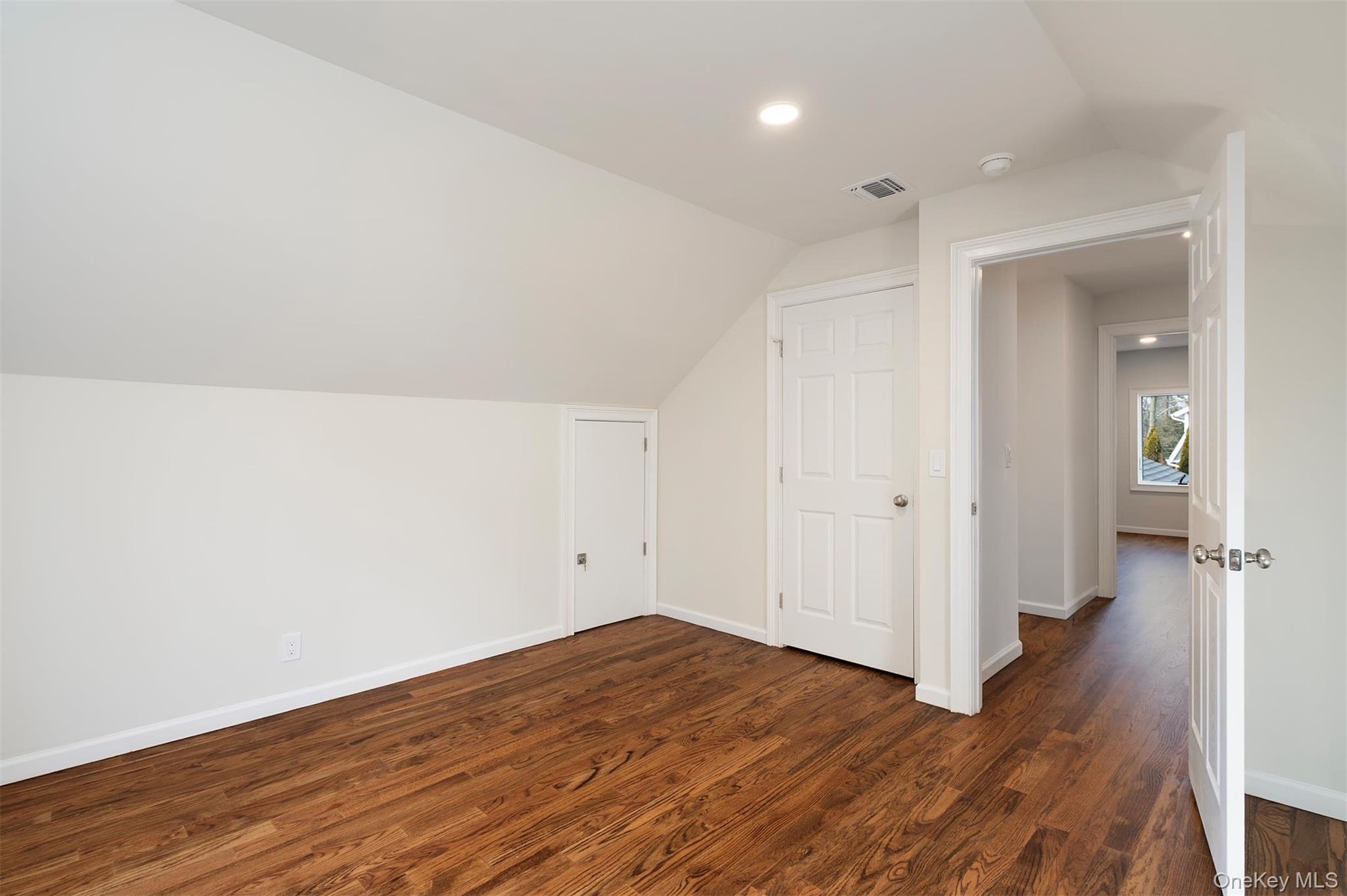 #9 photo, 3 Adelaide Park, सफ़ोक काउंटी Center Moriches , NY 11934