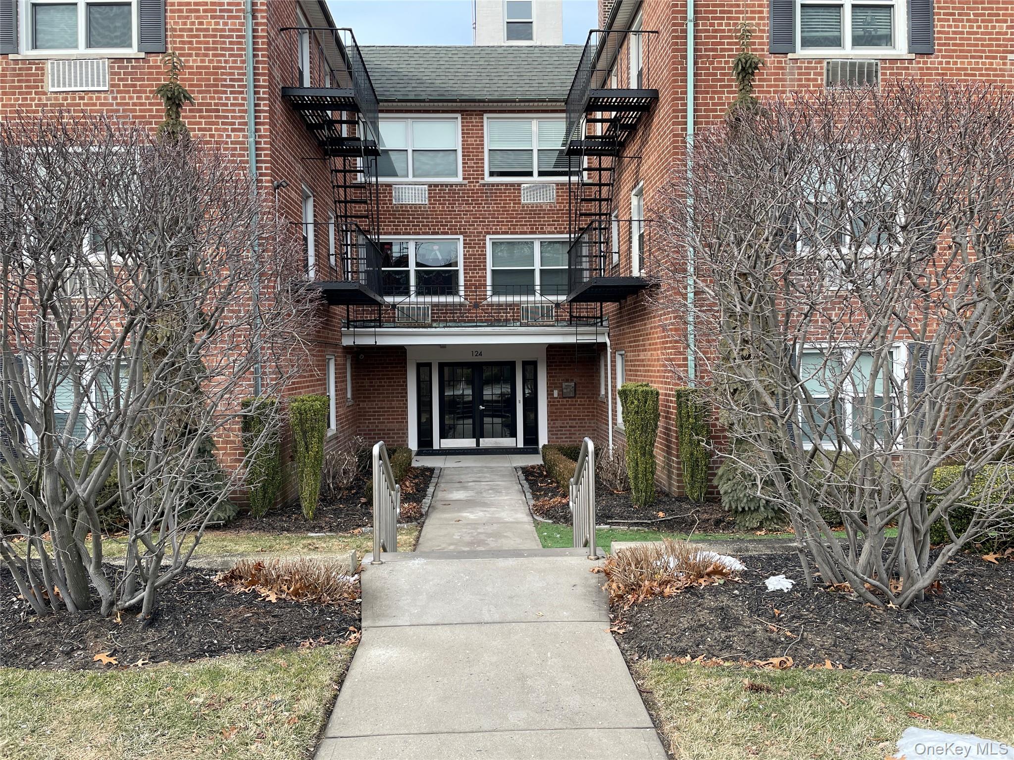 #1 photo, 124 S Park Avenue, Rockville Centre , NY 11570