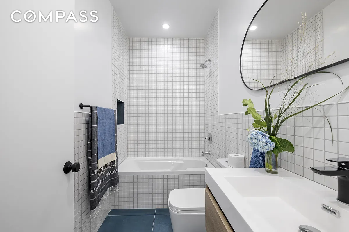 #8 photo, 44 Euclid Avenue, ब्रुकलीन East New York , NY 11208