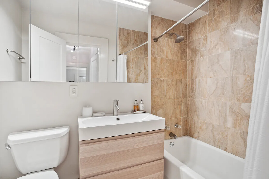 #7 photo, 166 E 63RD Street, Lenox Hill , NY 10021