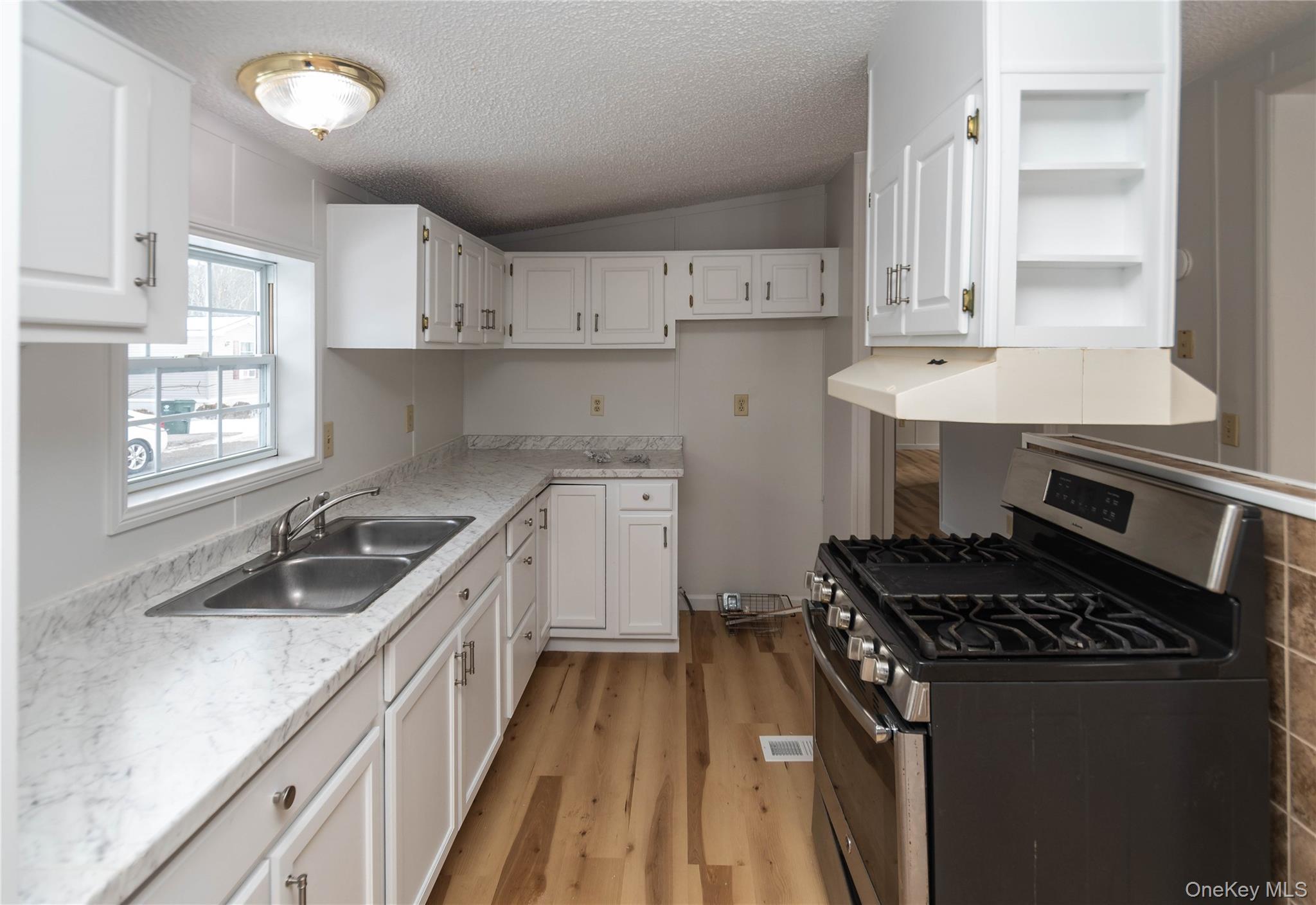 #10 photo, 4 Lily Court, Highland Mills , NY 10930