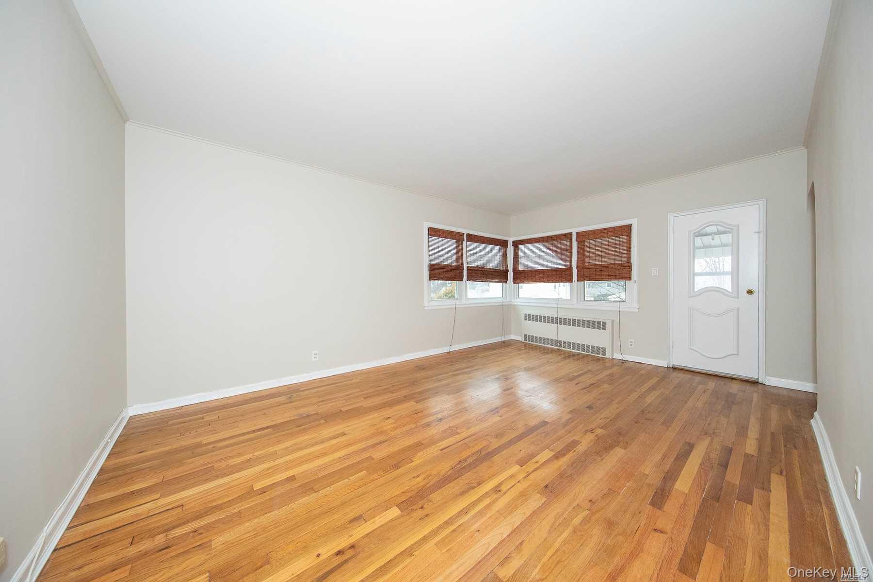 #9 photo, 459 E Chester Street, नासाउ काउंटी Long Beach , NY 11561